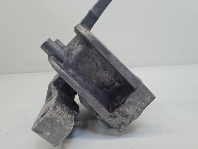 bontott VW GOLF VII Motor Tartó Bak Jobb