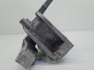 bontott VW GOLF VII Motor Tartó Bak Jobb