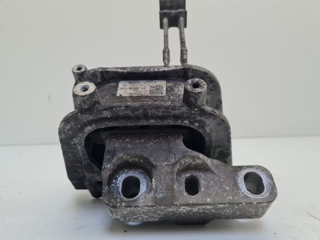 bontott VW GOLF VII Motor Tartó Bak Jobb