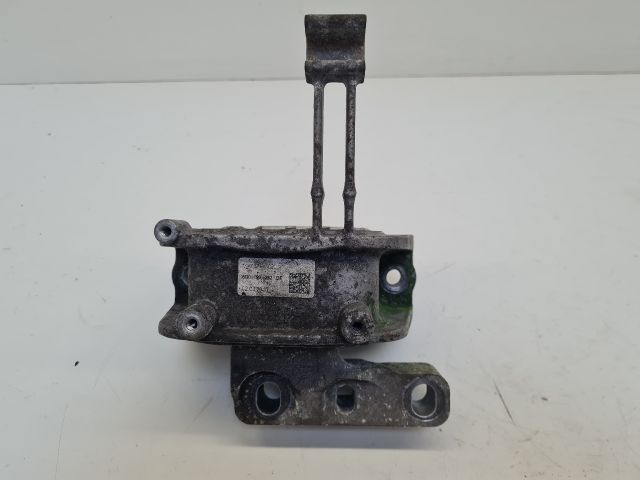 bontott VW GOLF VII Motor Tartó Bak Jobb