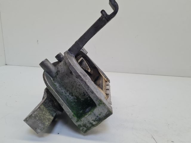 bontott VW GOLF VII Motor Tartó Bak Jobb