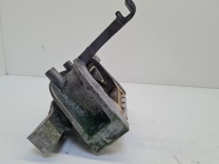 bontott VW GOLF VII Motor Tartó Bak Jobb