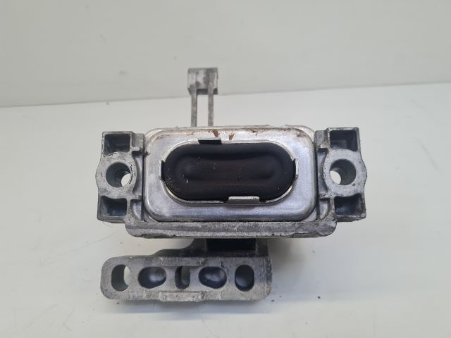 bontott VW GOLF VII Motor Tartó Bak Jobb