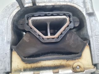 bontott VW GOLF VII Motor Tartó Bak Jobb