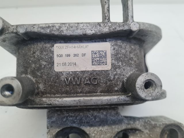 bontott VW GOLF VII Motor Tartó Bak Jobb