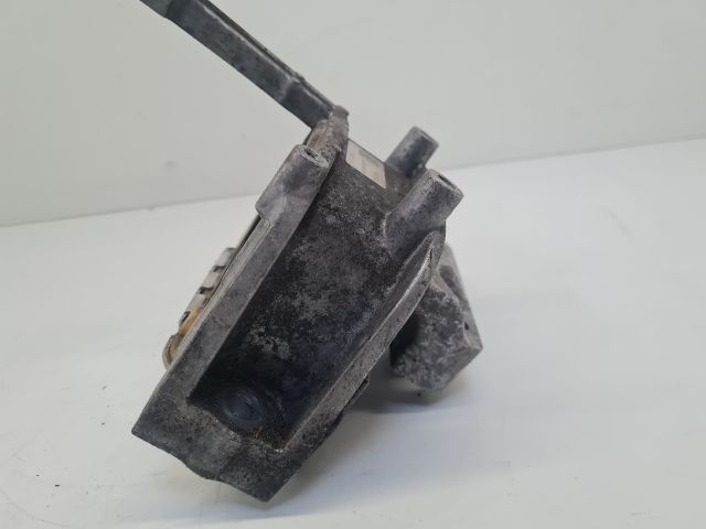 bontott VW GOLF VII Motor Tartó Bak Jobb