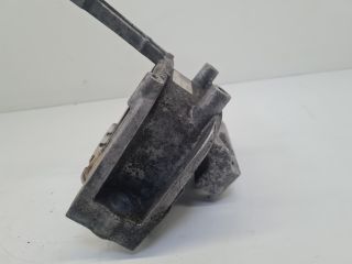 bontott VW GOLF VII Motor Tartó Bak Jobb