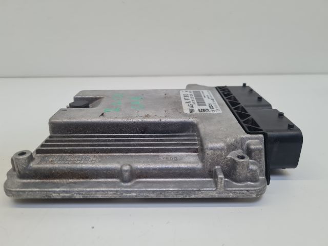 bontott VW GOLF VII Motorvezérlő