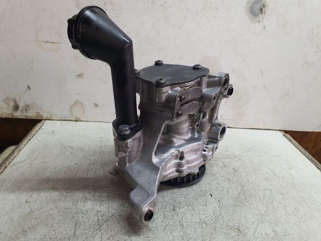 bontott VW GOLF VII Olajszivattyú