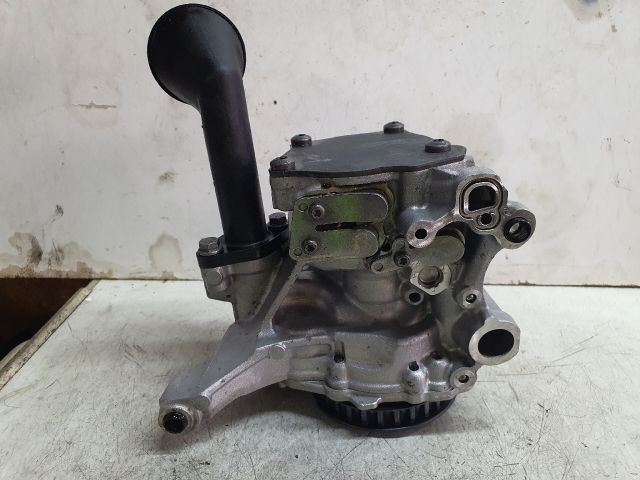 bontott VW GOLF VII Olajszivattyú