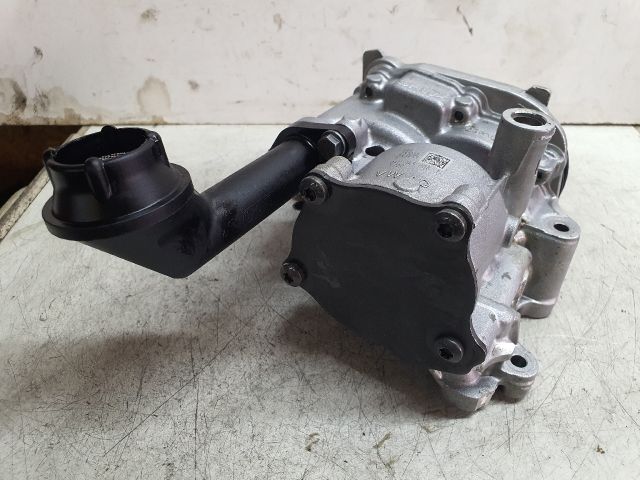 bontott VW GOLF VII Olajszivattyú