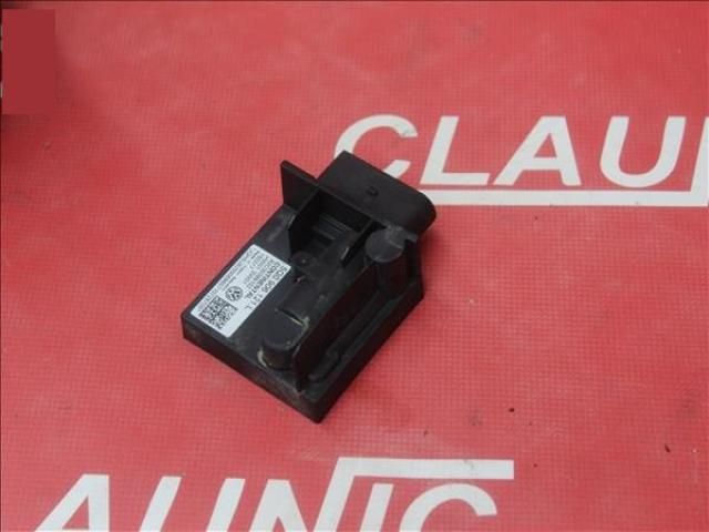 bontott VW GOLF VII Üzemanyag Szivattyú Relé