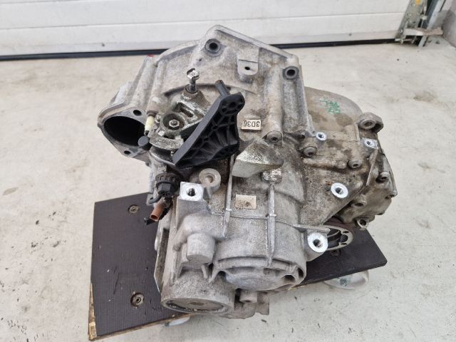 bontott VW GOLF VII Váltó (Mechanikus)