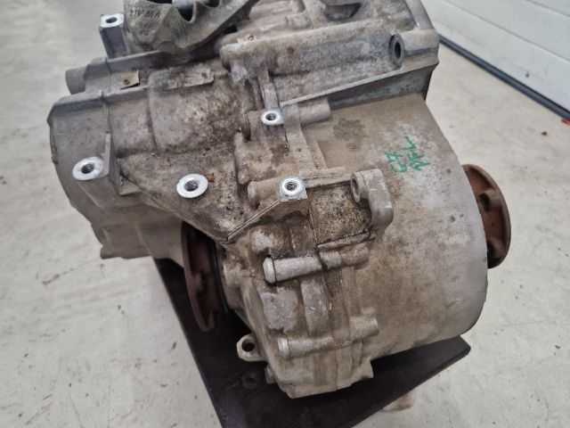 bontott VW GOLF VII Váltó (Mechanikus)