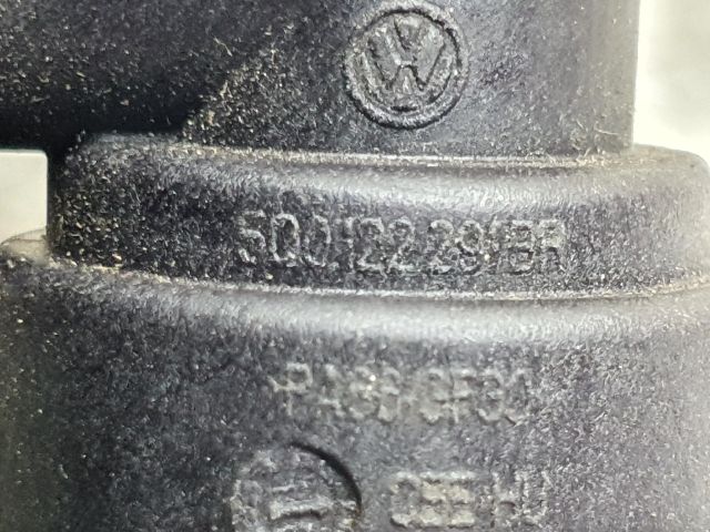 bontott VW GOLF VII Vízcső