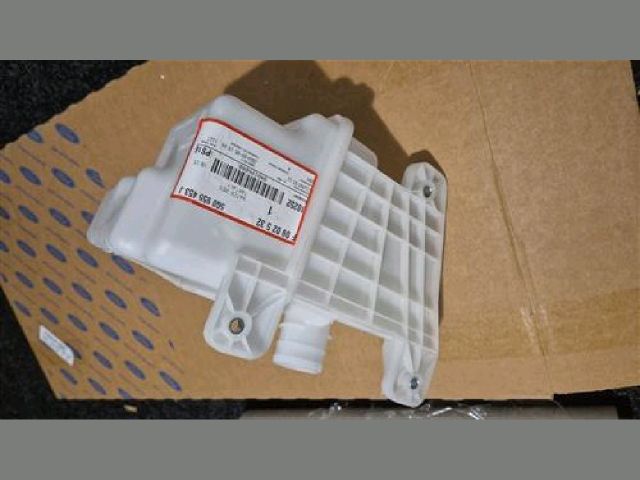 bontott VW GOLF VII Ablakmosó Tartály