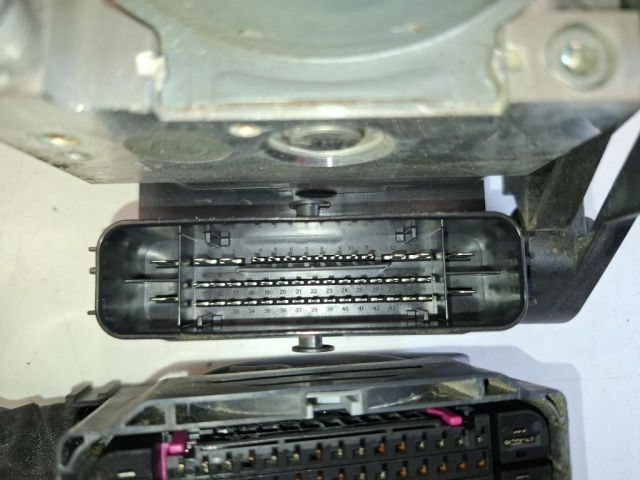 bontott VW GOLF VII ABS Kocka