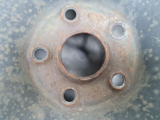 bontott VW GOLF VII Acélfelni Pár Gumival