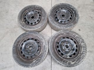 bontott VW GOLF VII Acélfelni Szett Gumival