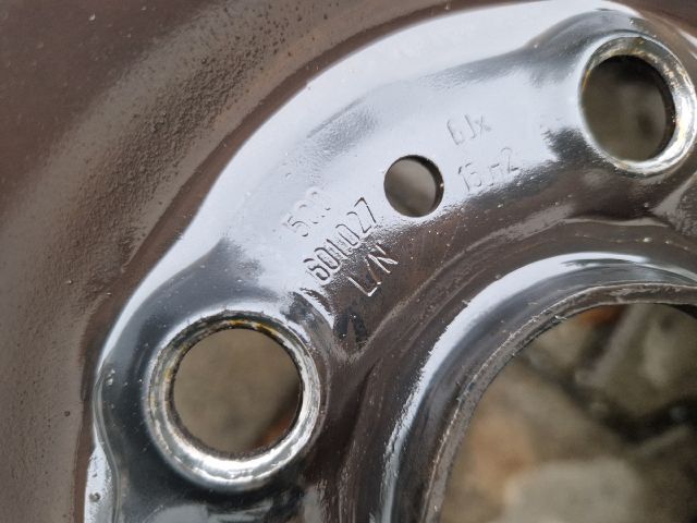 bontott VW GOLF VII Acélfelni Szett Gumival