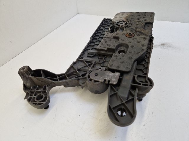 bontott VW GOLF VII Akkumulátor Tartó