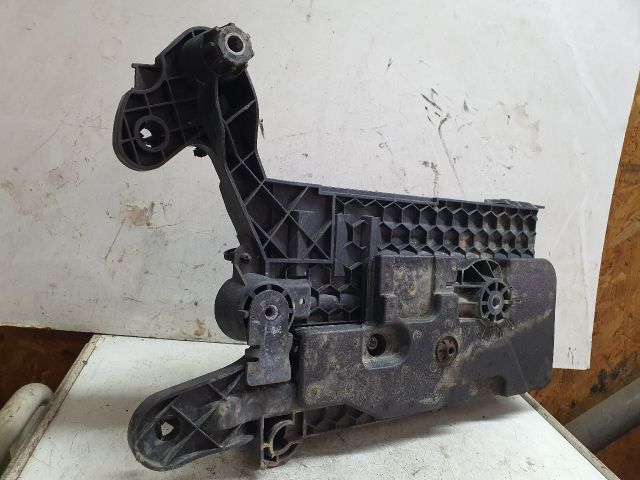 bontott VW GOLF VII Akkumulátor Tartó