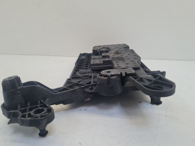 bontott VW GOLF VII Akkumulátor Tartó