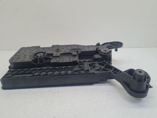 bontott VW GOLF VII Akkumulátor Tartó