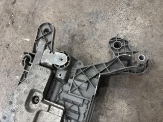 bontott VW GOLF VII Akkumulátor Tartó