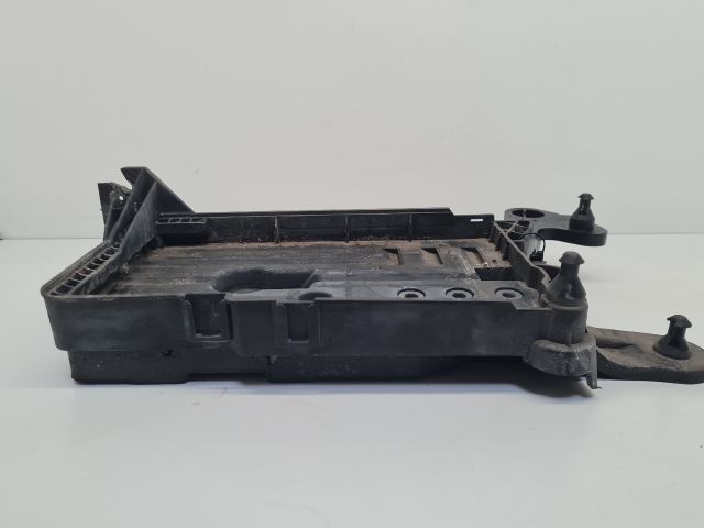 bontott VW GOLF VII Akkumulátor Tartó