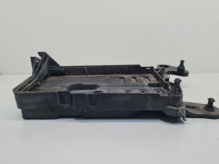 bontott VW GOLF VII Akkumulátor Tartó