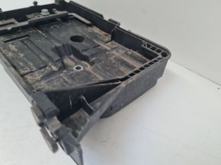 bontott VW GOLF VII Akkumulátor Tartó