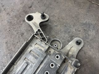 bontott VW GOLF VII Akkumulátor Tartó