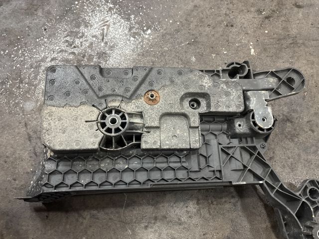 bontott VW GOLF VII Akkumulátor Tartó