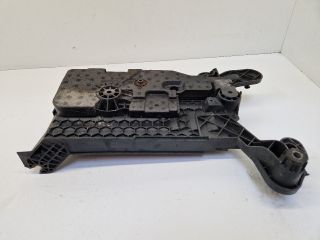 bontott VW GOLF VII Akkumulátor Tartó