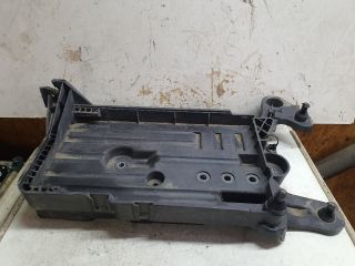 bontott VW GOLF VII Akkumulátor Tartó