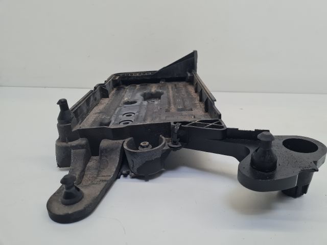 bontott VW GOLF VII Akkumulátor Tartó