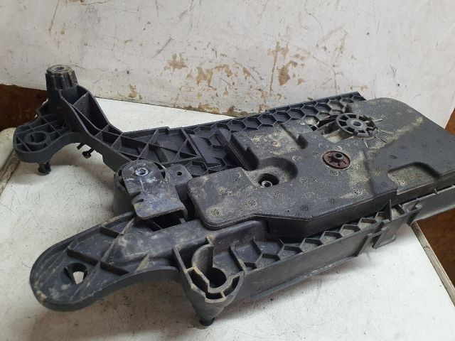 bontott VW GOLF VII Akkumulátor Tartó