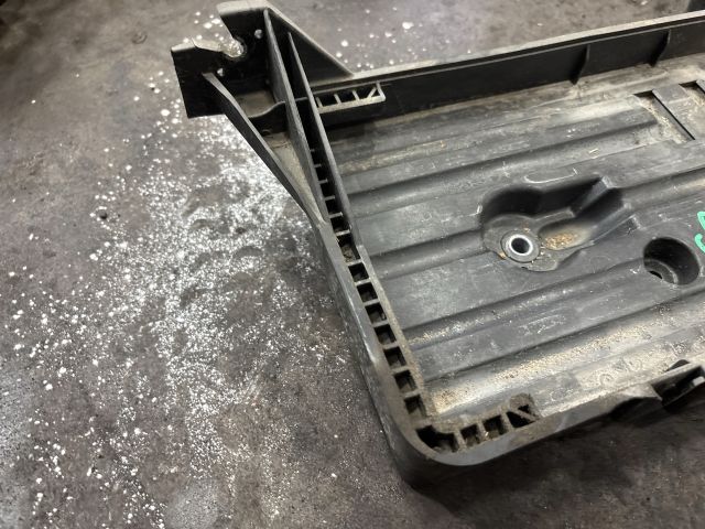 bontott VW GOLF VII Akkumulátor Tartó