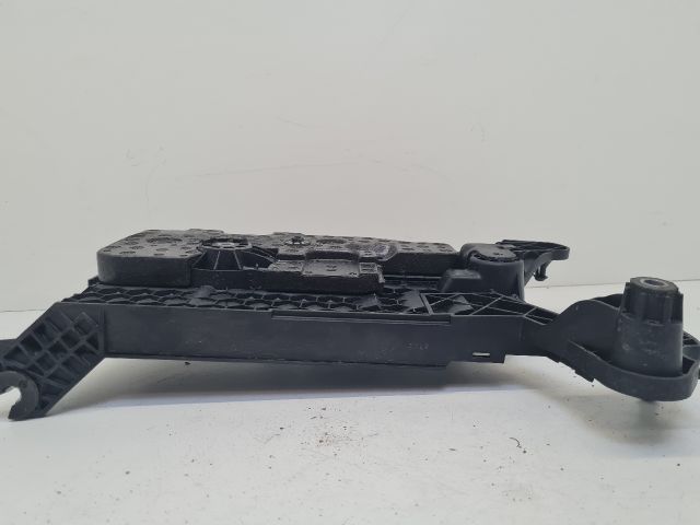 bontott VW GOLF VII Akkumulátor Tartó