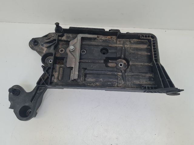 bontott VW GOLF VII Akkumulátor Tartó