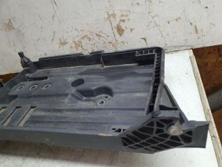 bontott VW GOLF VII Akkumulátor Tartó