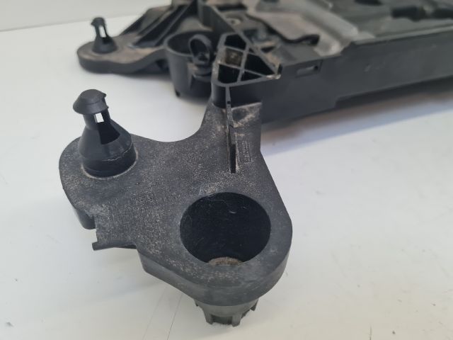 bontott VW GOLF VII Akkumulátor Tartó