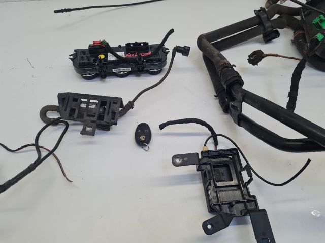 bontott VW GOLF VII Állófűtés (Részeivel)