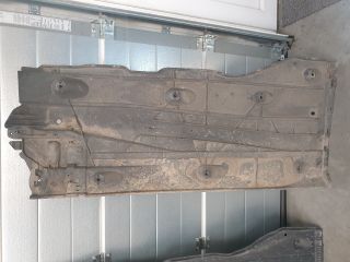 bontott VW GOLF VII Alsó Motorburkolat