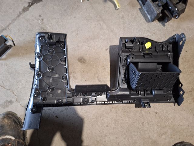 bontott VW GOLF VII Alsó Műszerfal Burkolat