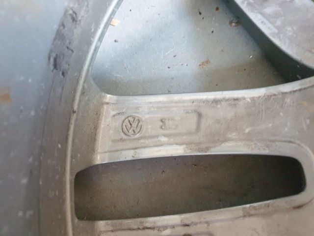 bontott VW GOLF VII Alufelni Gumival (1 db)