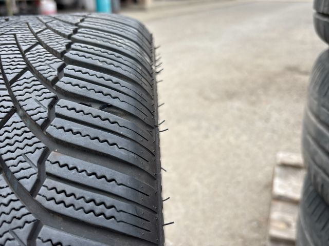 bontott VW GOLF VII Alufelni Szett Gumival