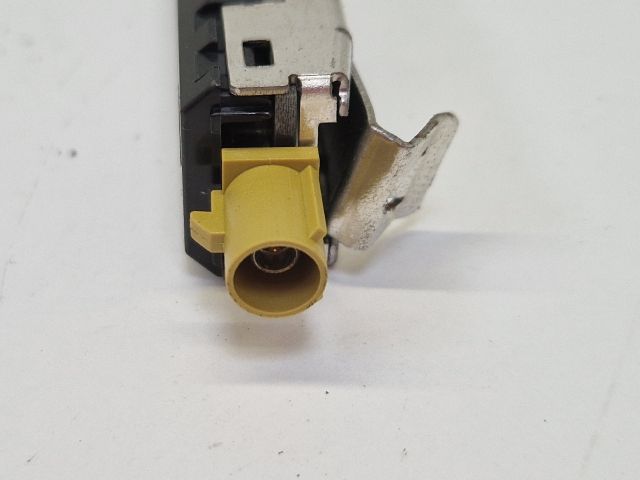 bontott VW GOLF VII Antenna Erősítő