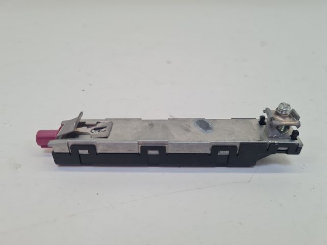 bontott VW GOLF VII Antenna Erősítő